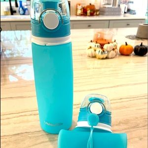 Collapsible silicone water bottle